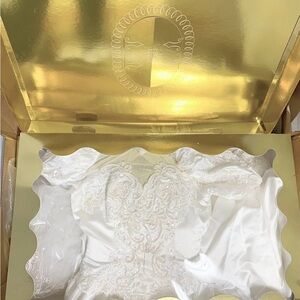 Vintage White/Ivory Satin & Lace pearl Wedding Gown Dress veil Size 12 In Box